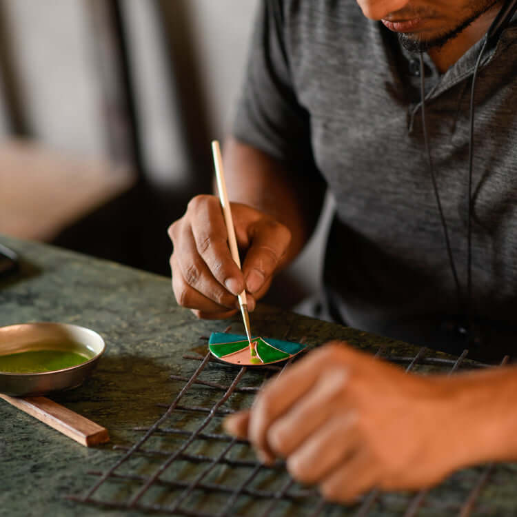 Using the ancient, opulent Meenakari techniques, we give the artisans a new channel for their art. Jewelery for every day living