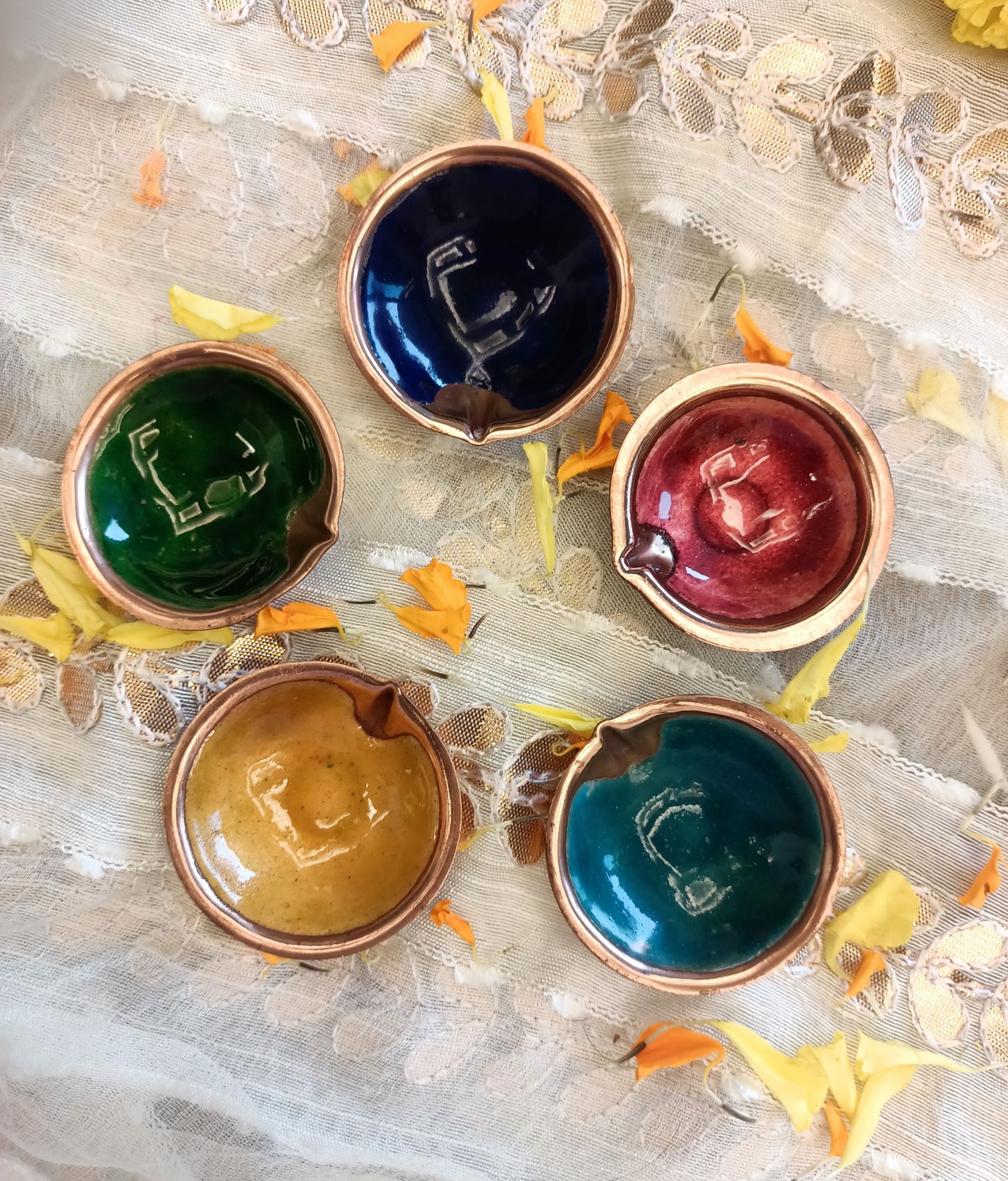 EkiBeki handcrafted lamps Rangoli - Set of 5 coloured Diyas