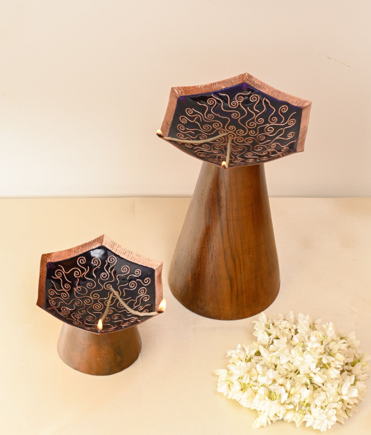 Ekibeki Handcrafted lamps Archana Samai Diya Stand - Large (Blue)