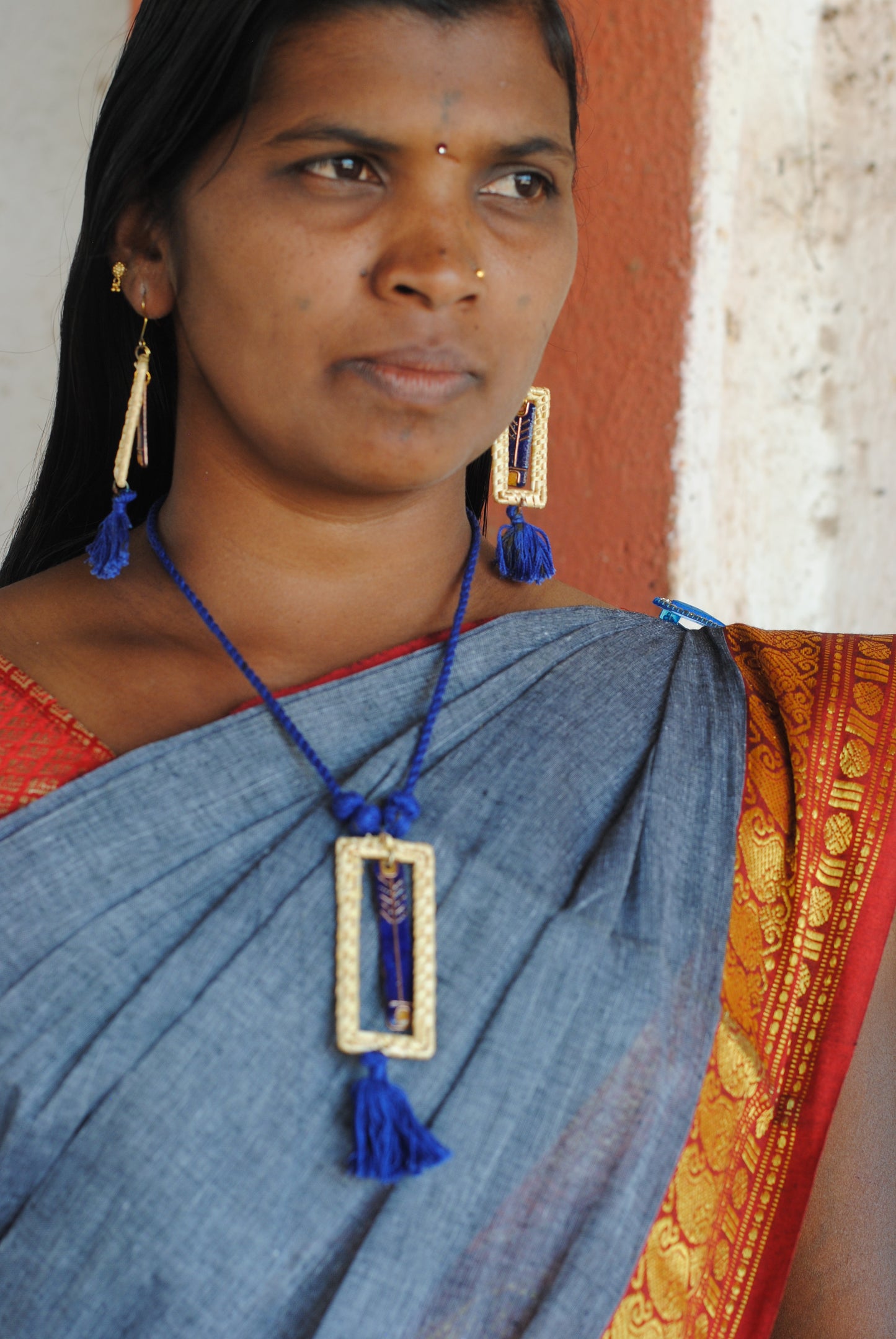 Truna natural fibre golden grass and copper enamel handcrafted jewelry from Odisha. Jharokha pendant and earring set