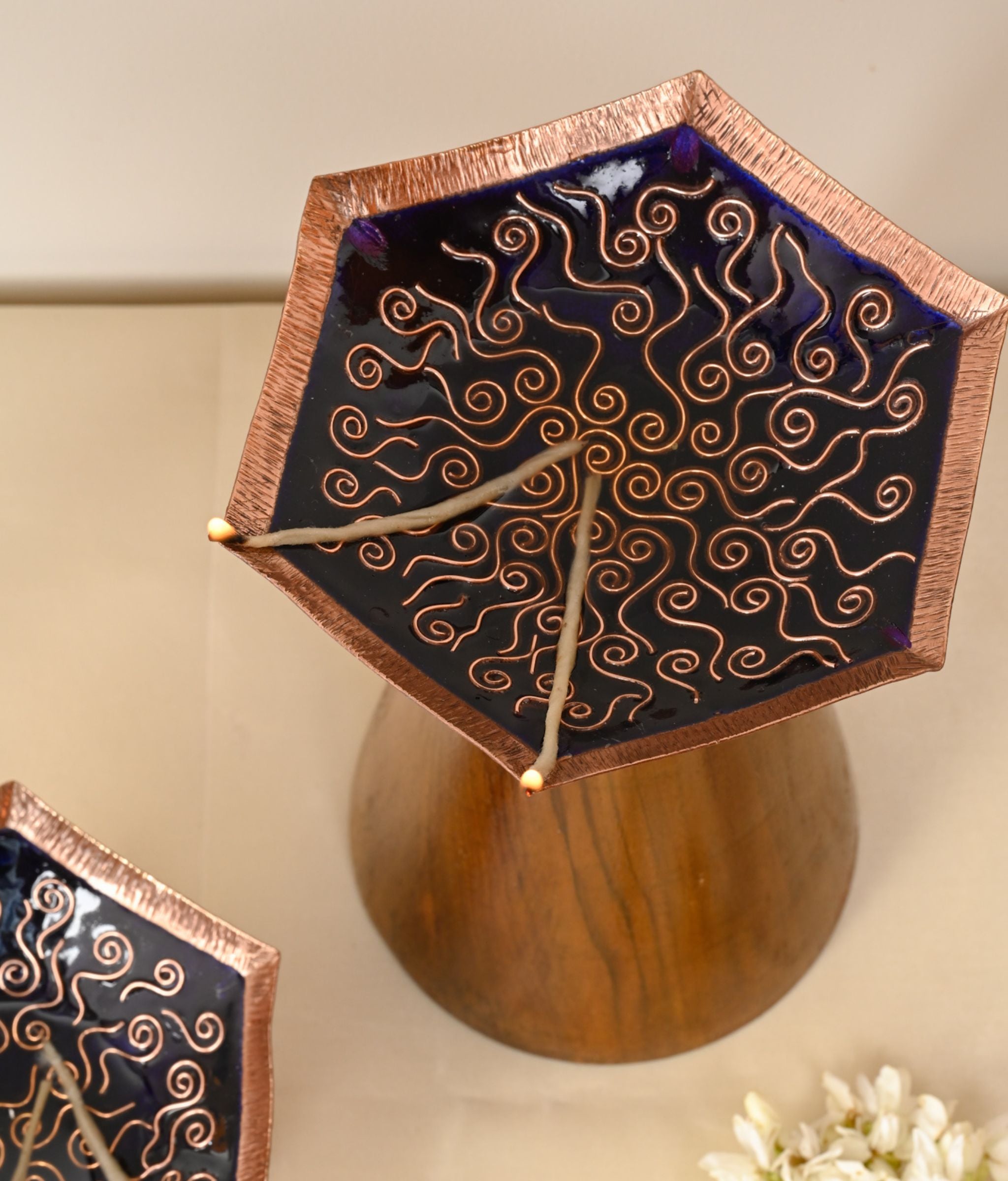 Ekibeki Handcrafted lamps Archana Samai Diya Stand - Large (Blue)