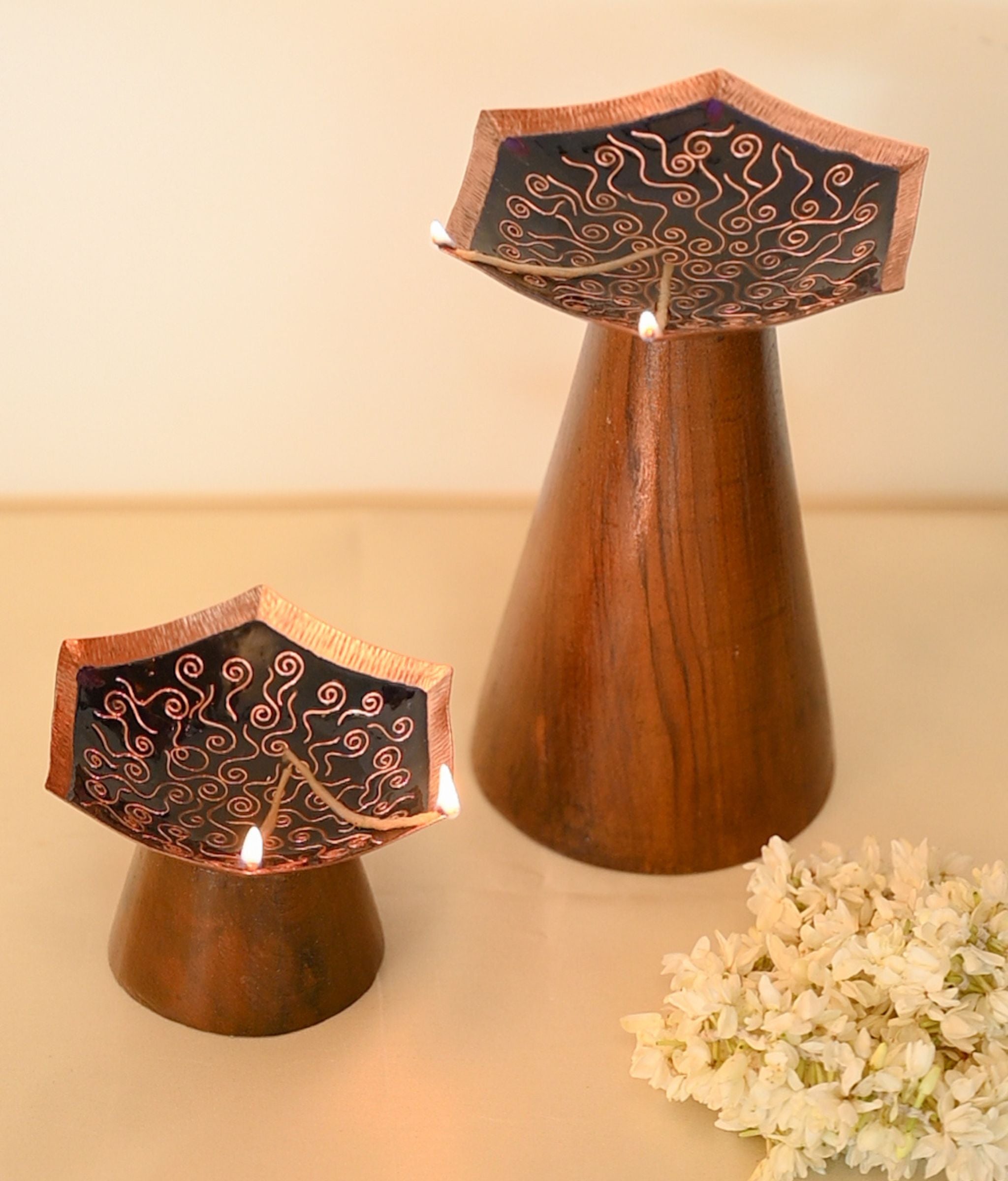 Ekibeki Handcrafted lamps Archana Samai Diya Stand - Large (Blue)